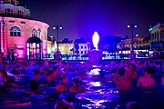 Термы Будапешта предлагают ночное купание. // funzine.hu