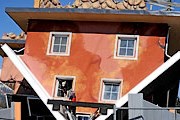 В Австрии строят дом вверх тормашками. // diepresse.com