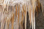 Пещера полна природных богатств. // greek.ru