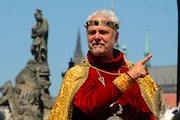 Королевская процессия проследует из Праги в Карлштейн. // praha.eu