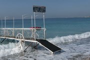 Удобный заход в воду на пляже Neptune // neptuneplage.com