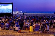 Кинотеатры под открытым небом появились на пляжах Валенсии. // absolutvalencia.com