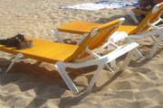 Лежаки не должны занимать более 50% территории пляжа. // Travel.ru
