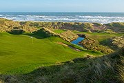 Поле для гольфа стало частью живописного ландшафта. // trumpgolfscotland.com