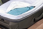 Чехол помещается в чемодан и защищает вещи. // bedbug.com