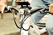 Электровелосипеды оснащены iPhone. // facebook.com / smart ebike