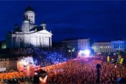 Праздник собирает тысячи участников. // midnattsloppet.com