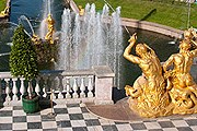 Праздник фонтанов состоится 14 и 15 сентября. // saint-petersburg.com