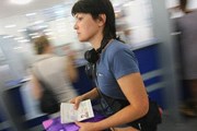 Туристы ждут визы месяцами. // РИА "Новости"