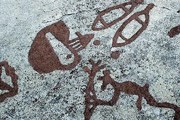 Древние петроглифы были найдены в 1997 году. // b-port.com