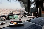 Гости отеля смогут любоваться панорамой города. // marriott.com