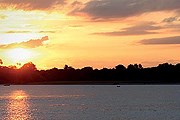 Живописный берег реки Иравади. // orient-express.com