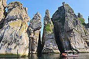 Живописная природа Шантарских островов притягивает туристов. // sakhalin.info