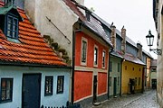 Золотая улочка будет открыта для бесплатного посещения. // czechtoys.cz