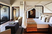 Номер в отеле Four Seasons Safari Lodge Serengeti // fourseasons.com