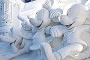 На фестивале представлено 216 скульптур из снега и льда. // telegraph.co.uk 