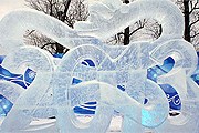 Ледовые скульптуры простоят до весны. // fontanka.ru