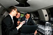 Интернет в лимузинах станет фирменной услугой сети. // airportlimousineseattle.com