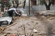 Улицы города затоплены. // Reuters / John Kolesidis