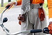Для участия в прогулке нужно подобрать костюм и стильно оформить велосипед. // the-village.ru