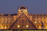 Лувр закрыт из-за карманников. // wikimedia.org