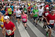 Марафон привлекает тысячи участников. // helsinkicitymarathon.com