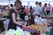 Ярмарка - отличная возможность купить свежие продукты. // mtk.fi