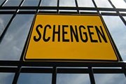 Внутри Шенгена документы время от времени проверяются. // Romain Fellens