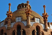 Больница Святого Павла в Барселоне - необычный памятник архитектуры. // holidaysinbarcelona.co.uk 