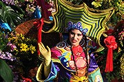 Ежегодный парад цветов в рамках карнавала в Ницце. // yesicannes.com