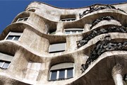 Каса-Мила - выдающийся памятник архитектуры. // barcelonayellow.com