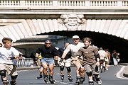 Прогулки на роликах - отличный способ узнать Париж. // paris-for-visitors.com