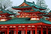 Спектакли в этом храме проводятся уже много веков. // japan-guide.com