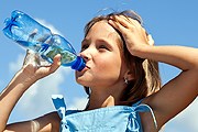 Бесплатную воду будут раздавать на самых "жарких" станциях. // Shutterstock.com // Maxim Blinkov