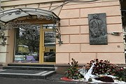 Памятник установлен рядом с домом Михалкова. // mk.ru