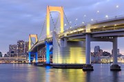 В ходе круиза туристы увидят Радужный мост. // Pigprox, Shutterstock.com
