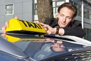 Многие такси работают незаконно.  // Corepics VOF, Shutterstock.com