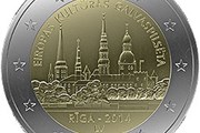 На монете изображен Старый город.  // bank.lv