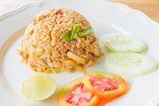 Гости продегустируют рисовую кухню.  // Sirichai Puangsuwan, Shutterstock.com