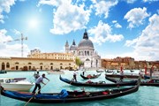 Посетить Италию будет проще.  // Iakov Kalinin, Shutterstock.com
