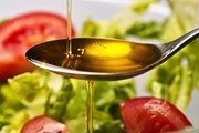 Итальянские власти контролируют качество масла. // Alfred Nesswetha, shutterstock.com