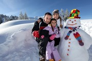 Дети - желанные гости на лыжных курортах.  // Auremar, Shutterstock.com