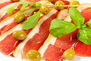 Кухня Испании - одна из самых популярных в мире.  // Viktor1, Shutterstock.com