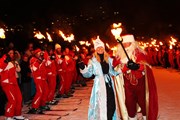 Дед Мороз и Снегурочка спустятся с гор. // savoie-mont-blanc.com