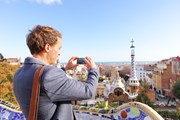 Архитектура Барселоны привлекает туристов.  // Maridav, Shutterstock.com