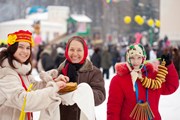 Масленица - любимый русский праздник.  // Iakov Filimonov, Shutterstock.com