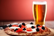 Любителей пиццы можно встретить по всему миру.  // svariophoto, Shutterstock.com