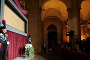Туринская плащаница демонстрируется в соборе Иоанна Крестителя. // AFP