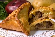 Очпочмак - традиционный пирожок с мясом и картофелем. // finecook.info
