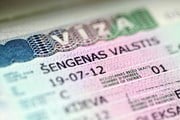 Обладателям любой действующей шенгенской визы опасаться нечего.  // vita pakhai, Shutterstock.com
